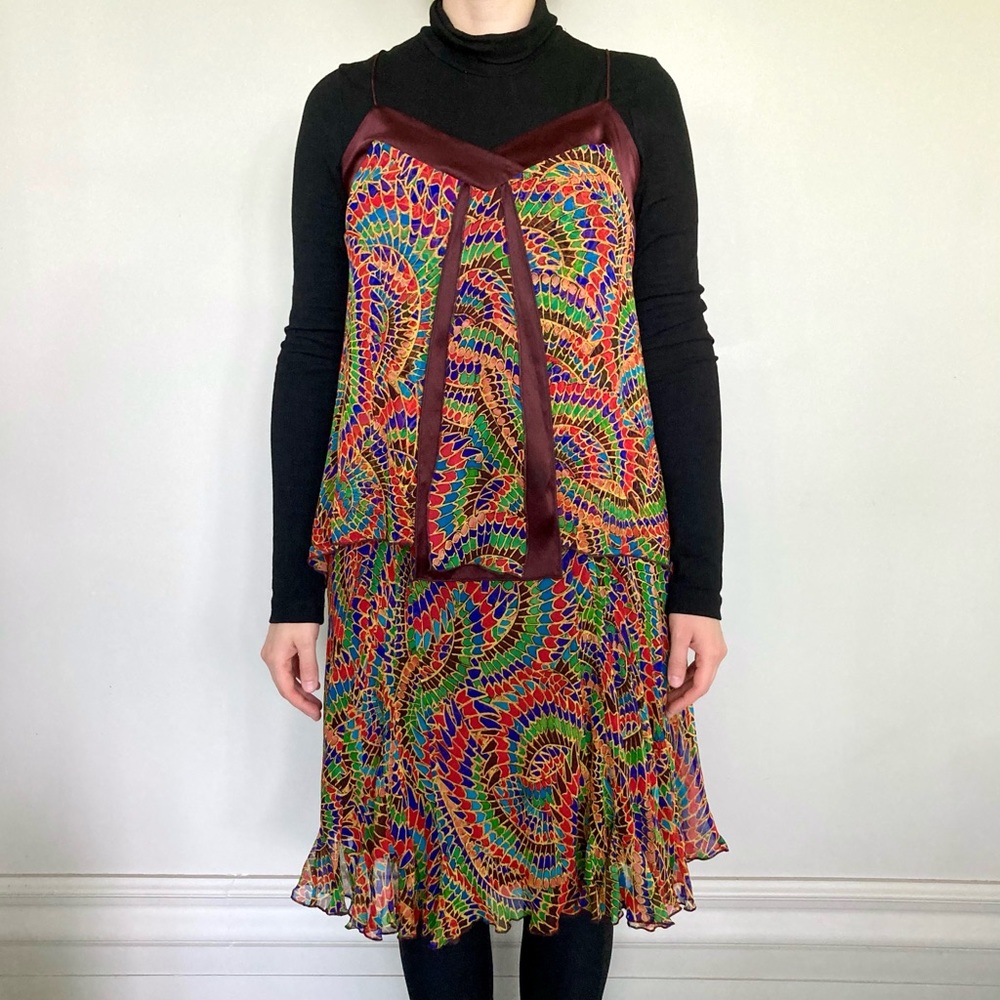 Diane Von Furstenberg 100% silk patterned tank top and skirt set. ❤️